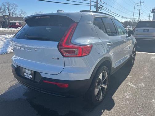2025 Volvo XC40 B5 Plus Dark Theme