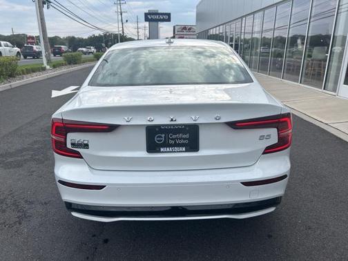 2024 Volvo S60 B5 Core Dark Theme