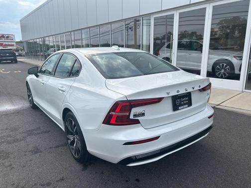 2024 Volvo S60 B5 Core Dark Theme