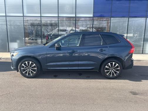 2025 Volvo XC60 B5 Plus