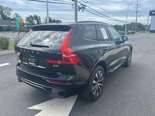Onyx Black Metallic 2025 Volvo XC60 B5 Plus