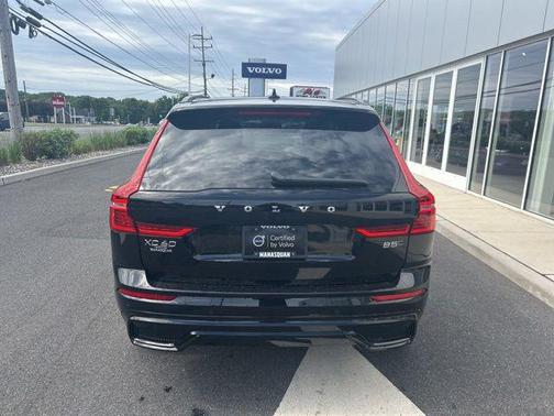 Onyx Black Metallic 2025 Volvo XC60 B5 Plus