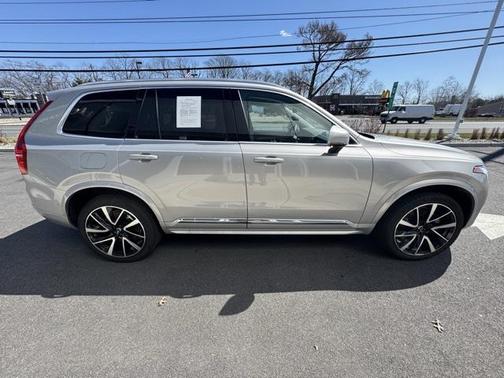 2024 Volvo XC90 B5 Plus Bright Theme