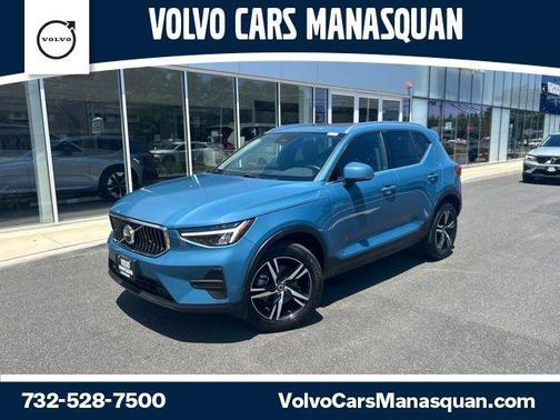 Fjord Blue Metallic 2025 Volvo XC40 B5 Core Bright Theme