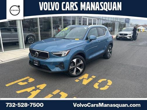 2025 Volvo XC40 B5 Plus Bright Theme