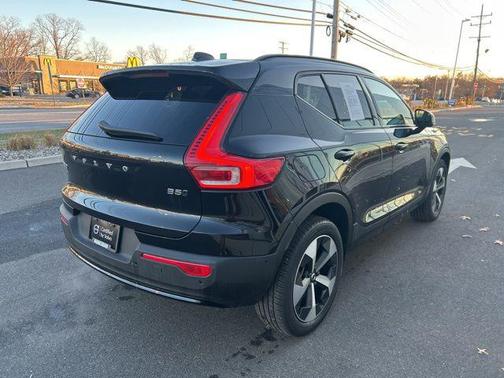 2025 Volvo XC40 B5 Plus Dark Theme