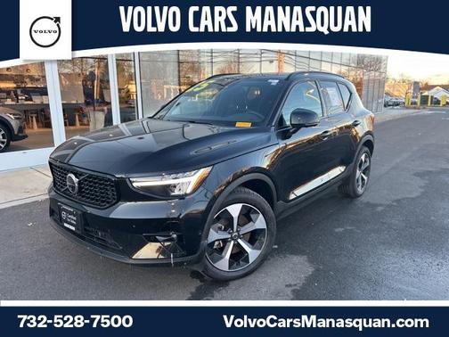 2025 Volvo XC40 B5 Plus Dark Theme