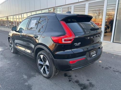2025 Volvo XC40 B5 Plus Dark Theme