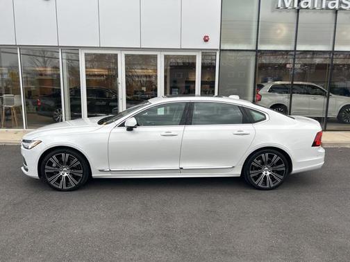 2023 Volvo S90 B6 Plus