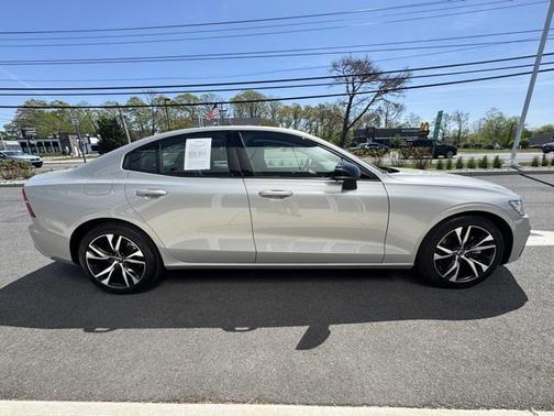 2024 Volvo S60 B5 Core Dark Theme