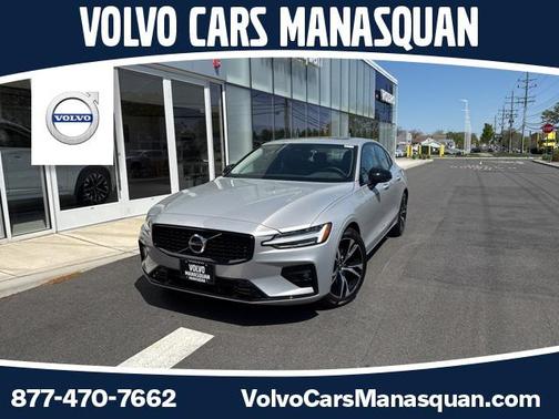 2024 Volvo S60 B5 Core Dark Theme