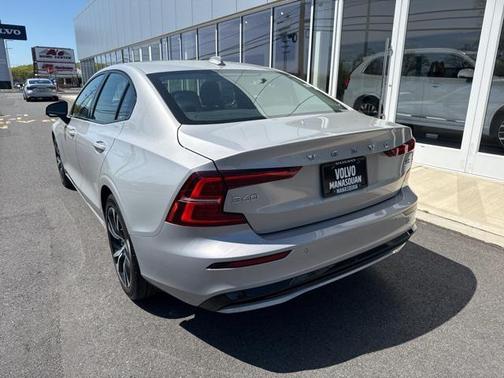 2024 Volvo S60 B5 Core Dark Theme