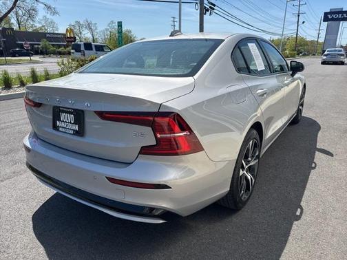 2024 Volvo S60 B5 Core Dark Theme