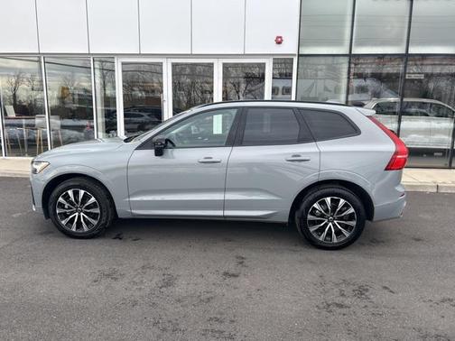 2025 Volvo XC60 B5 Plus