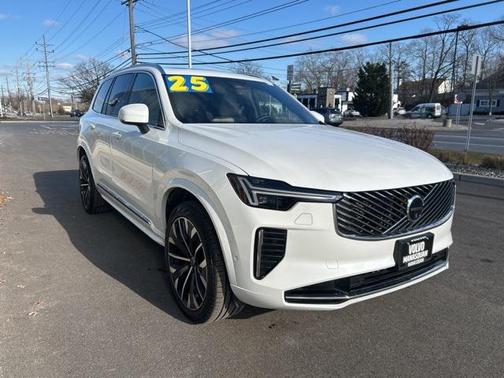 2025 Volvo XC90 B5 Plus 7-Seater