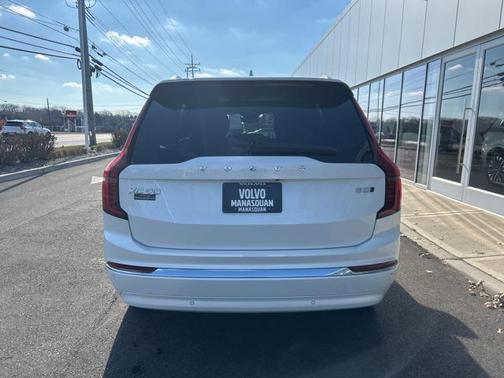 2025 Volvo XC90 B5 Plus 7-Seater