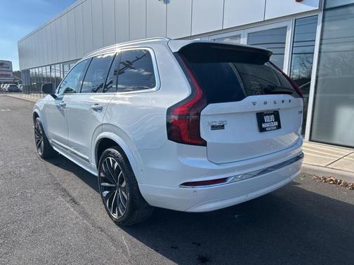 2025 Volvo XC90 B5 Plus 7-Seater