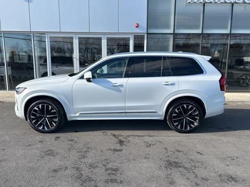 2025 Volvo XC90 B5 Plus 7-Seater