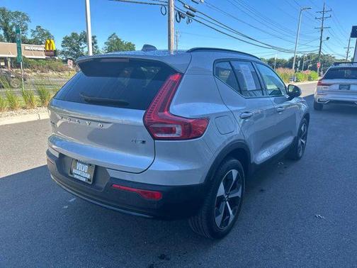 Silver Dawn Metallic 2025 Volvo XC40 B5 Plus Dark Theme