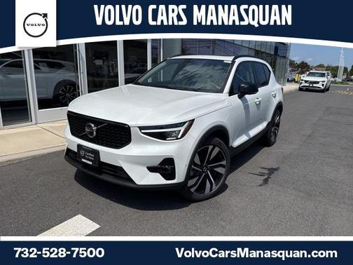 2025 Volvo XC40 B5 Plus Dark Theme