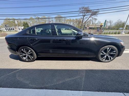 2024 Volvo S60 B5 Plus Dark Theme