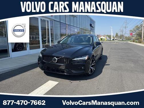 2024 Volvo S60 B5 Plus Dark Theme