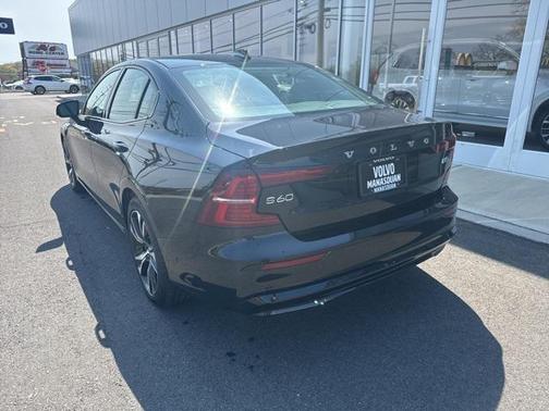 2024 Volvo S60 B5 Plus Dark Theme