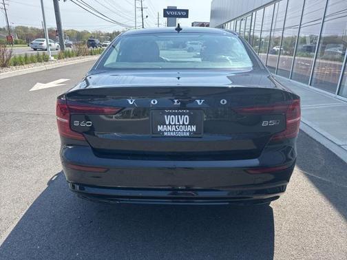 2024 Volvo S60 B5 Plus Dark Theme