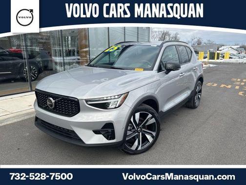 2025 Volvo XC40 B5 Plus Dark Theme