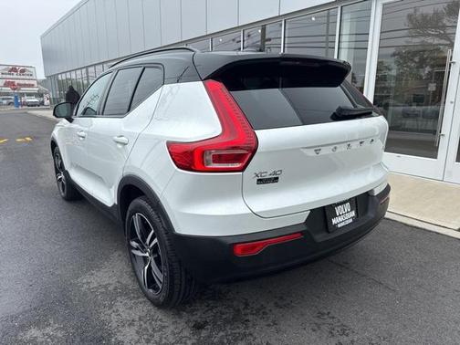 2022 Volvo XC40 T5 R-Design