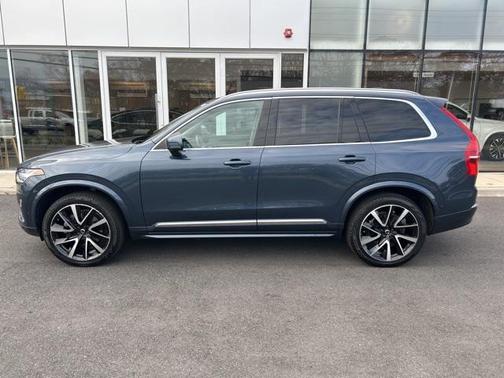 2024 Volvo XC90 B5 Plus Bright Theme