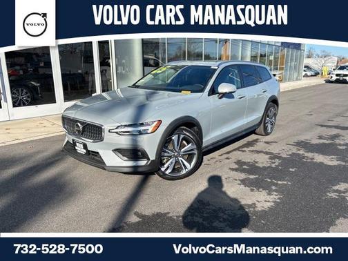 2025 Volvo V60 Cross Country Plus, B5 AWD Gas (mild hybrid)