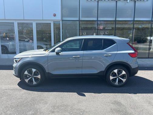Vapour Gray 2025 Volvo XC40 B5 Plus Bright Theme