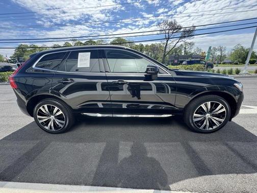 2022 Volvo XC60 B5 Inscription