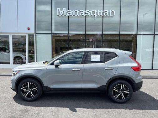 Vapour Grey Metallic 2025 Volvo XC40 B5 Core Bright Theme