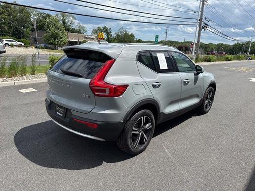 Vapour Grey Metallic 2025 Volvo XC40 B5 Core Bright Theme
