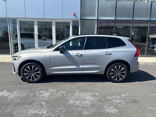 2025 Volvo XC60 B5 Plus