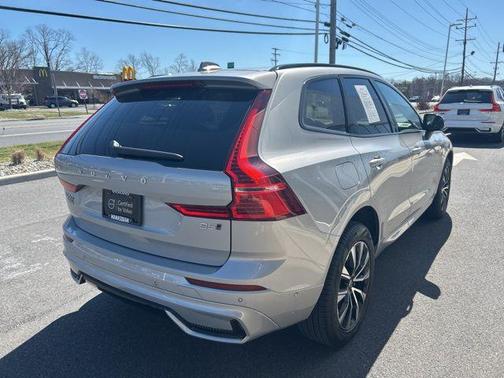 2025 Volvo XC60 B5 Plus