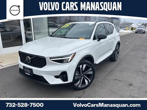 2025 Volvo XC40 B5 Plus Dark Theme