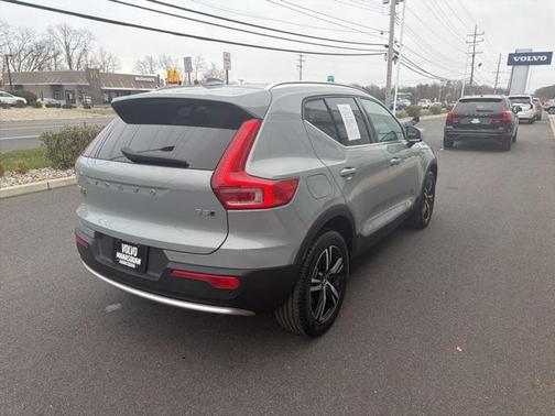 2025 Volvo XC40 B5 Core