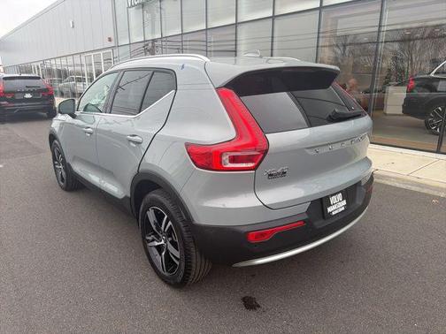 2025 Volvo XC40 B5 Core Bright Theme