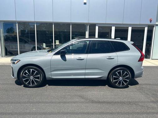 Vapour Grey Metallic 2025 Volvo XC60 B5 Plus