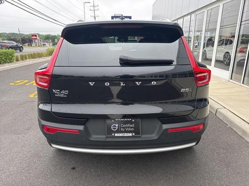 2025 Volvo XC40 B5 Core Bright Theme