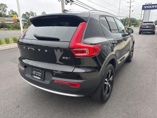 2025 Volvo XC40 B5 Core Bright Theme