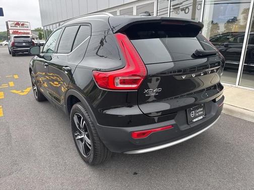 2025 Volvo XC40 B5 Core Bright Theme
