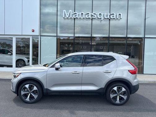 Silver Dawn Metallic 2025 Volvo XC40 B5 Plus Bright Theme
