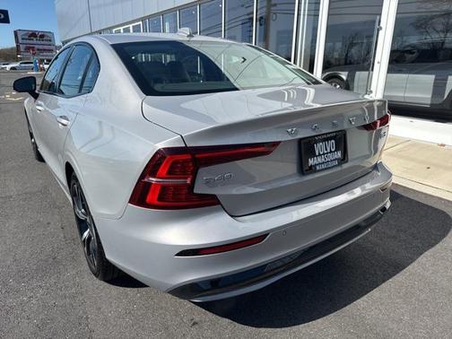 2024 Volvo S60 B5 Core Dark Theme