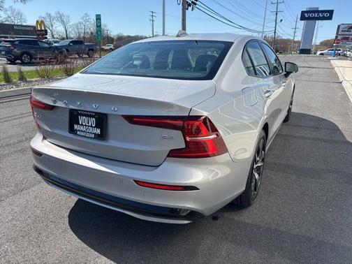 2024 Volvo S60 B5 Core Dark Theme