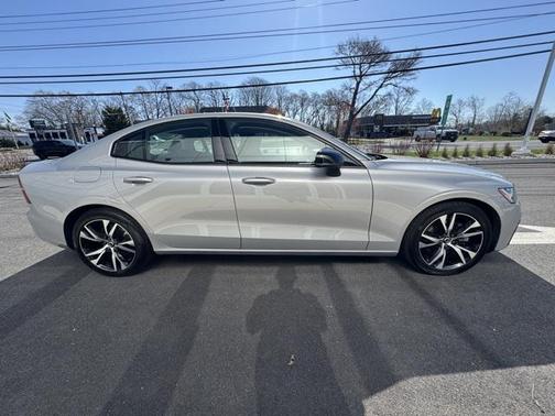 2024 Volvo S60 B5 Core Dark Theme