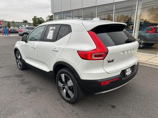 2020 Volvo XC40 T5 Momentum